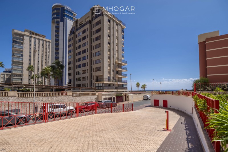 El cielo de Calpe a tus pies: ¡exclusivo ático dúplex de revista, frente al Mediterráneo! 
